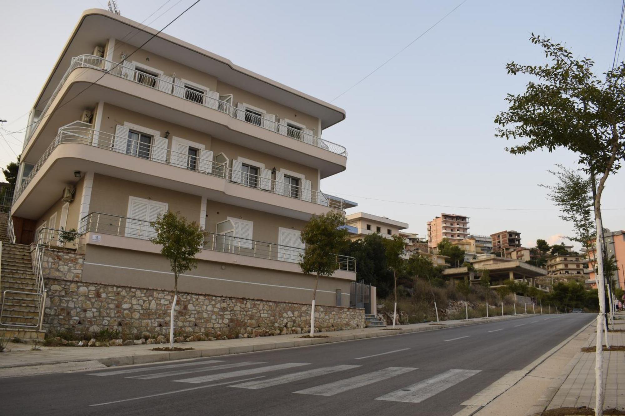 Isabela Apartments Sarandë Exterior foto